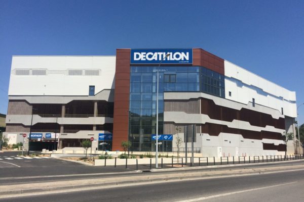 Réalisation Eurobeton batiment béton DECATHLON LA VALENTINE